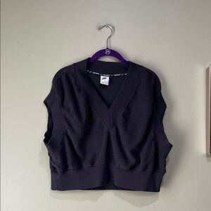 🎄3 for $10 Nike Gray V-Neck Top